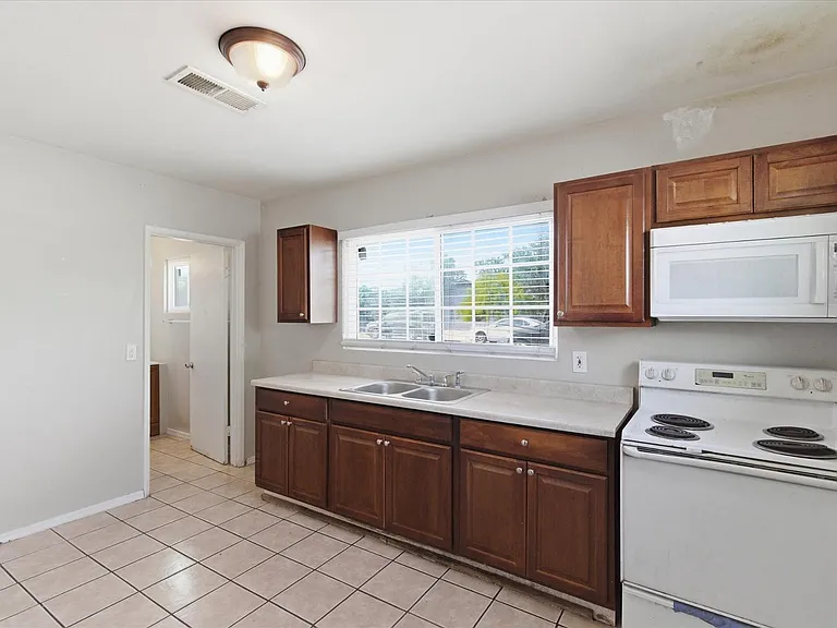2609 W Morten Ave #1 — Photo 9
