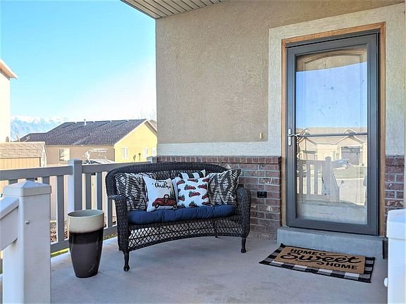 3rd image of 71 E Argyle Way