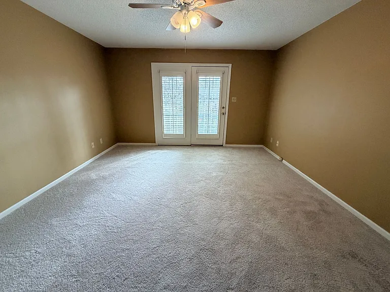 2124 Northwood Cir — Photo 43