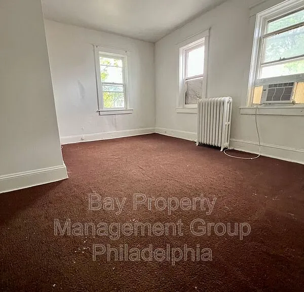 1001 Clifton Ave #2R — Photo 6