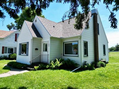 809 E Main St, Decorah, IA, 52101