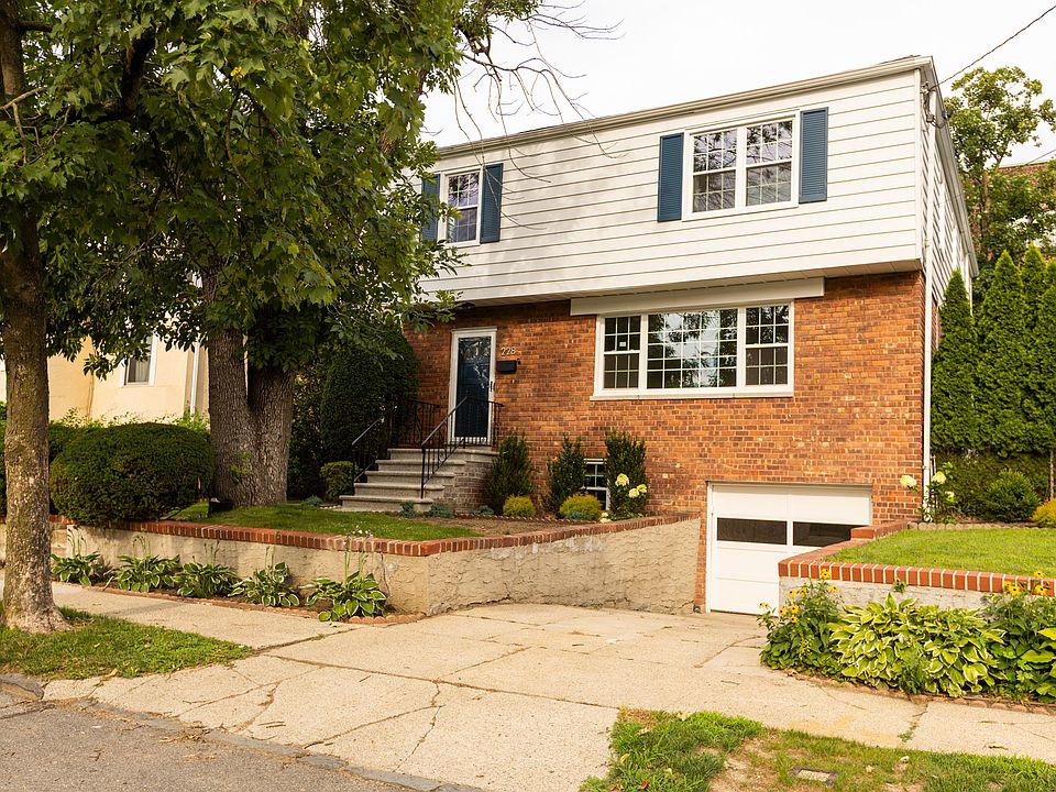 1st image of 228 Carol Ave
