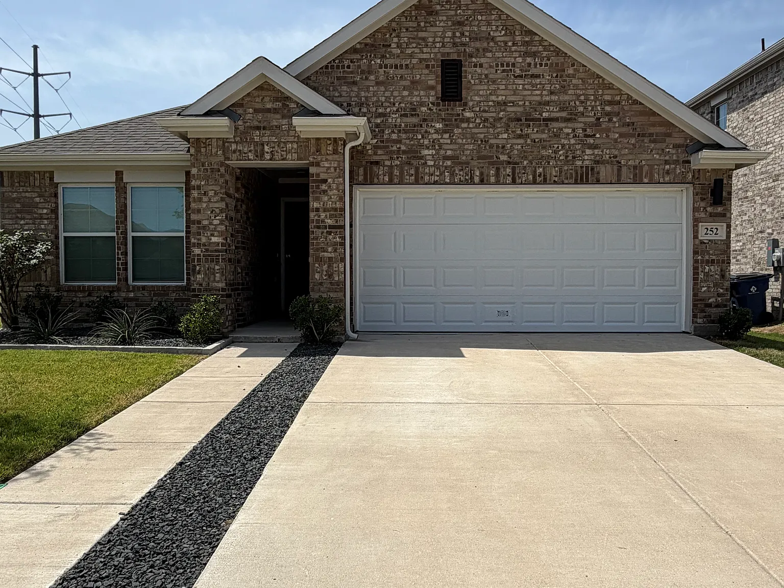 4 bed, 1902 sqft, $2,200 — Photo 1