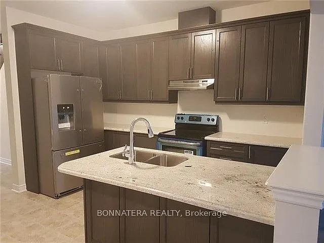 121 Huguenot Rd — Photo 4