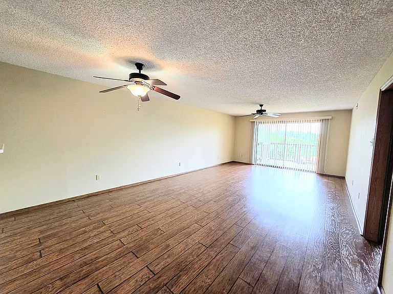 210 Carl Dr #B6 — Photo 7