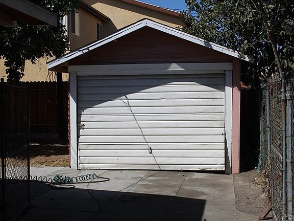 4th image of 619 W 52nd Pl
