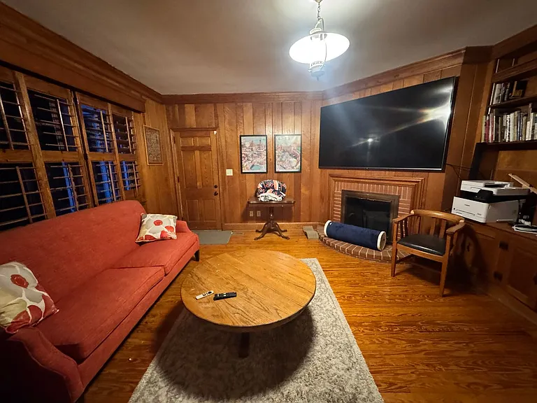 906 Crescent Cir — Photo 35