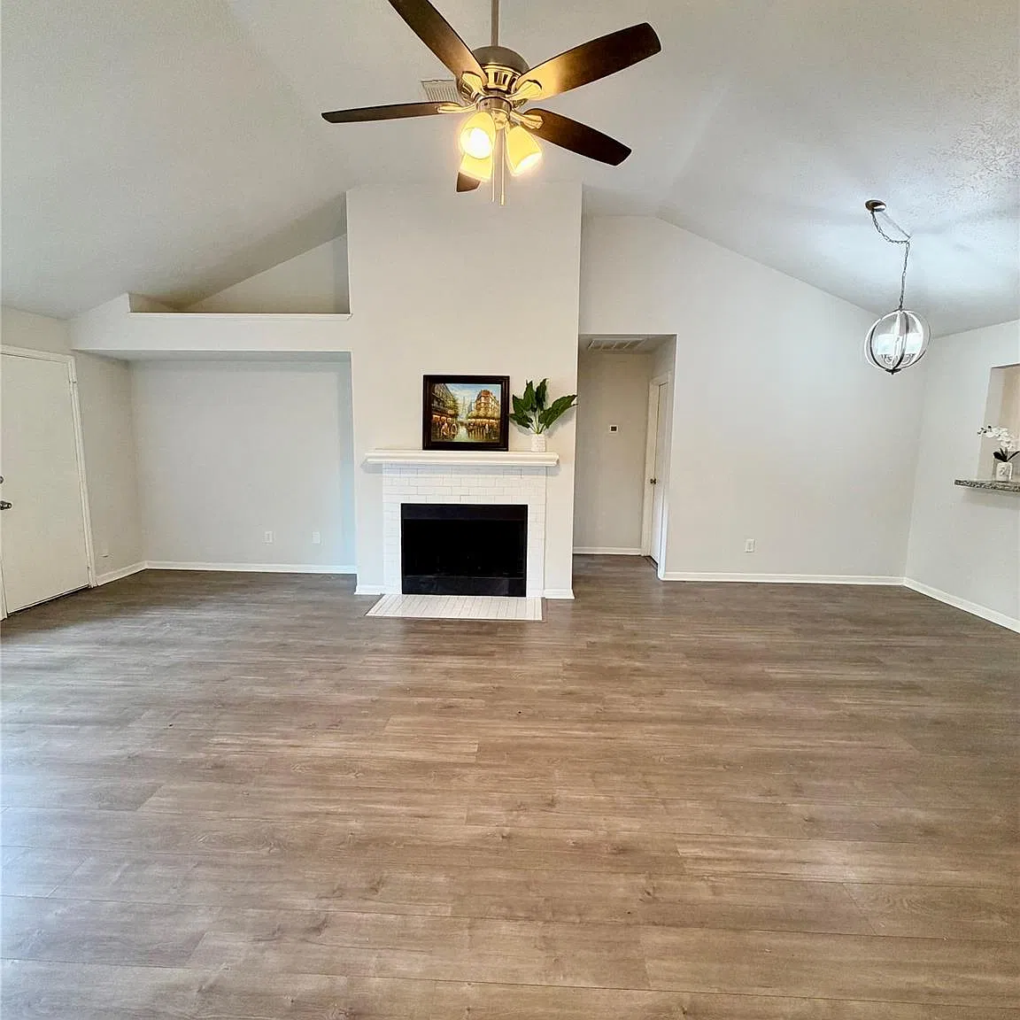 3 bed, 2.0 bath, 1553 sqft, $1,800 — Photo 4