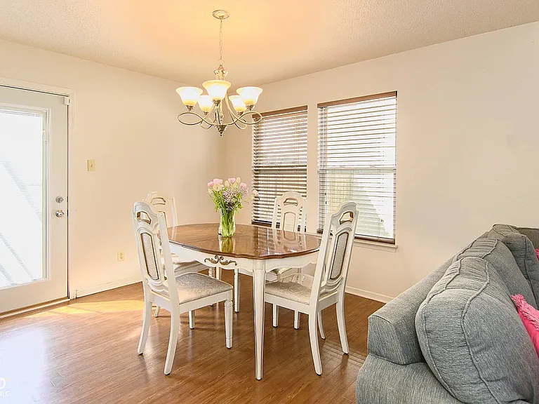 89 Winterwood Dr — Photo 3