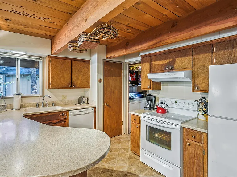 325 Snowbird Loop — Photo 16