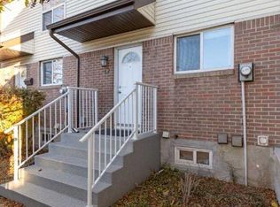 32 S Whitnel Ct NE #42, Calgary, AB T1Y5E3