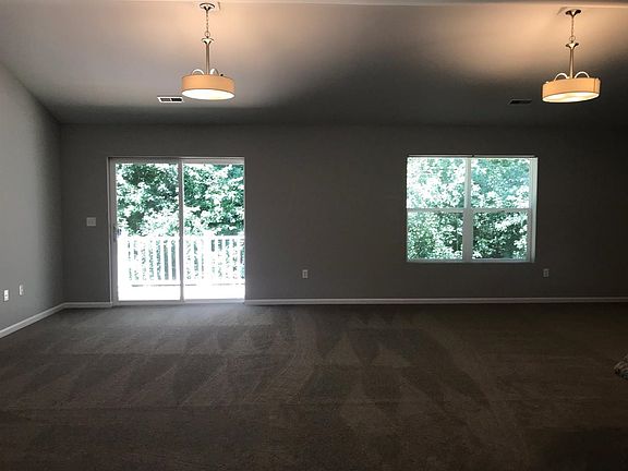5th image of 510 Fieldstone Ct Unit 27