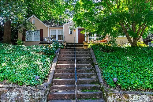1001 Amsterdam Ave NE Photo 1