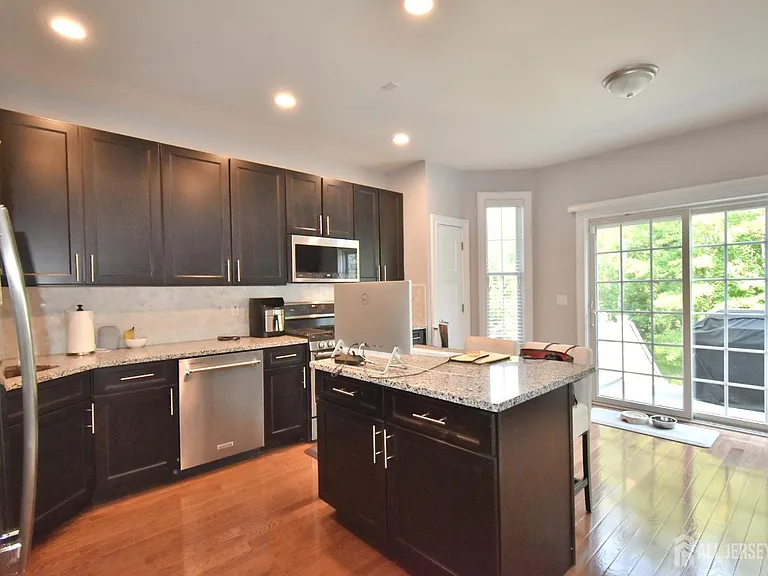 61 McCormick Ave S — Photo 11