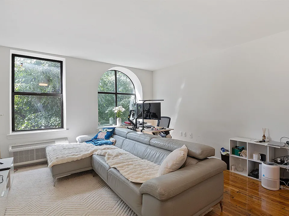 44 Sherman Ave #1G