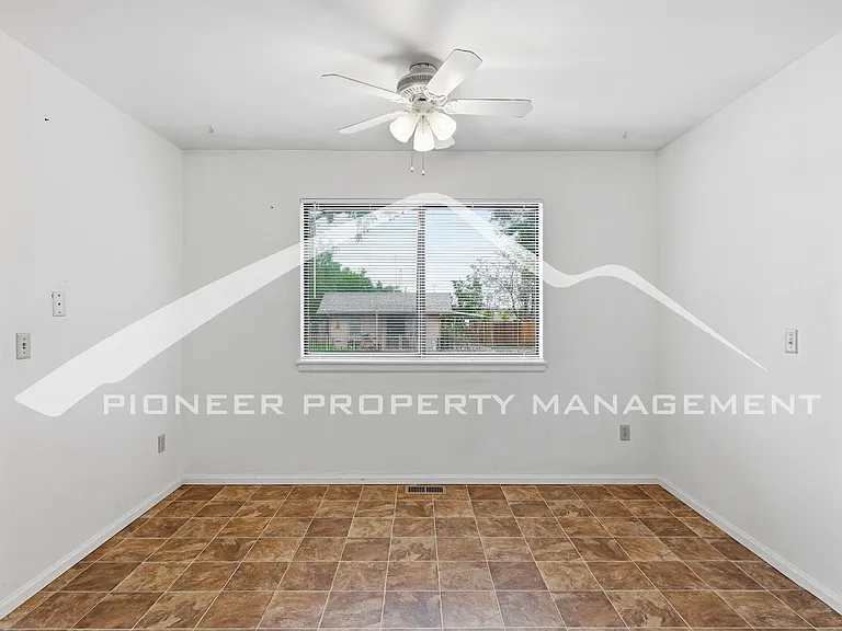 2902 W Short Pl — Photo 6