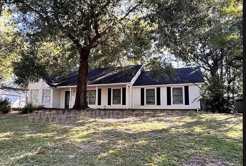 3 bed, 2.0 bath, 1681 sqft, $1,825 — Photo 2