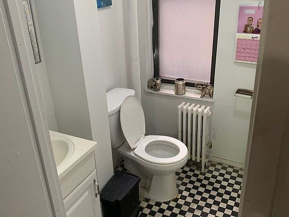 5th image of 223 E 10th St APT 13