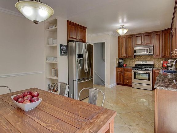 4th image of 8121 W 93rd St
