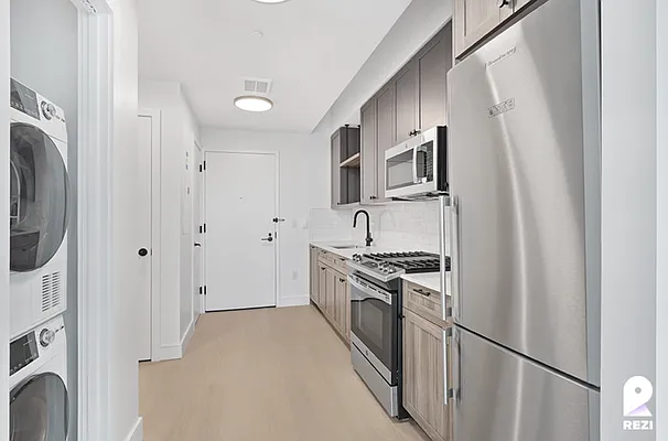 Rented by REZI | media 35