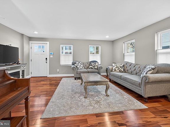 4th image of 54 Hanover St