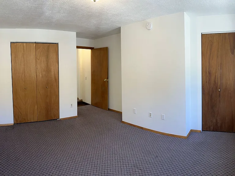 811 Evergreen Ave — Photo 3