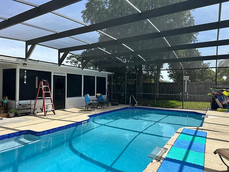 818 Mendoza Dr — Photo 9