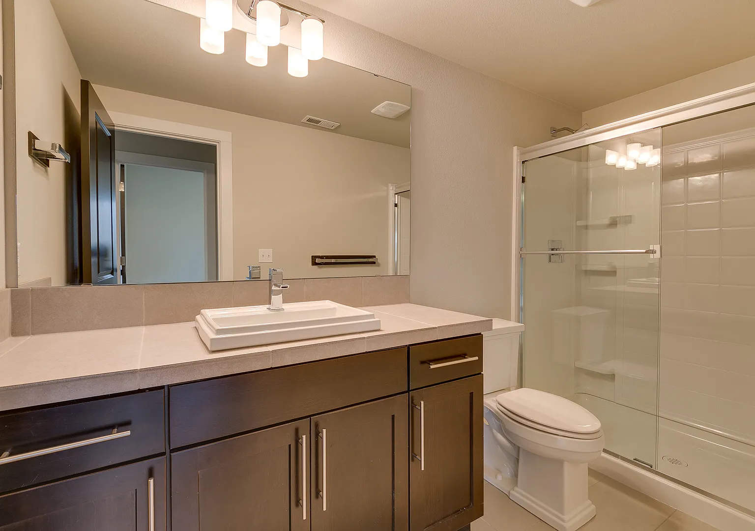 5 bed, 3.5 bath, 3166 sqft, $4,550 — Photo 3