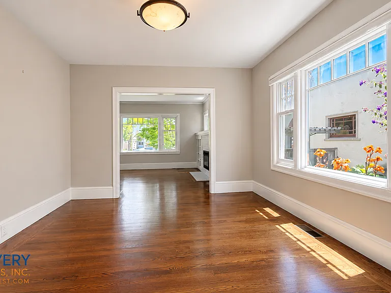 4517 Pleasant Valley Ct N — Photo 10