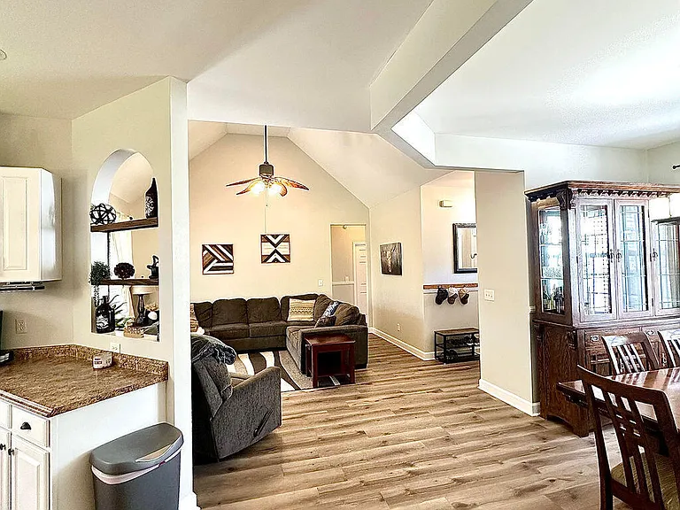 425 N Belvedere Dr — Photo 7