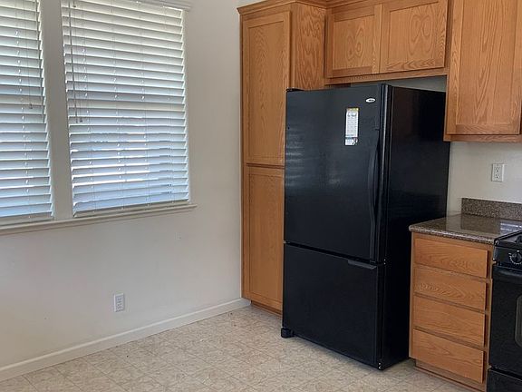 5th image of 860 Almond Dr