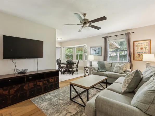 1202 Johns Dr, Euless, TX 76039