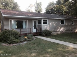 8495 Bayview Rd, Onekama, MI 49675