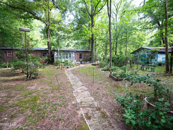 1401 Dixon Ln, Pine Bluff, AR 71603