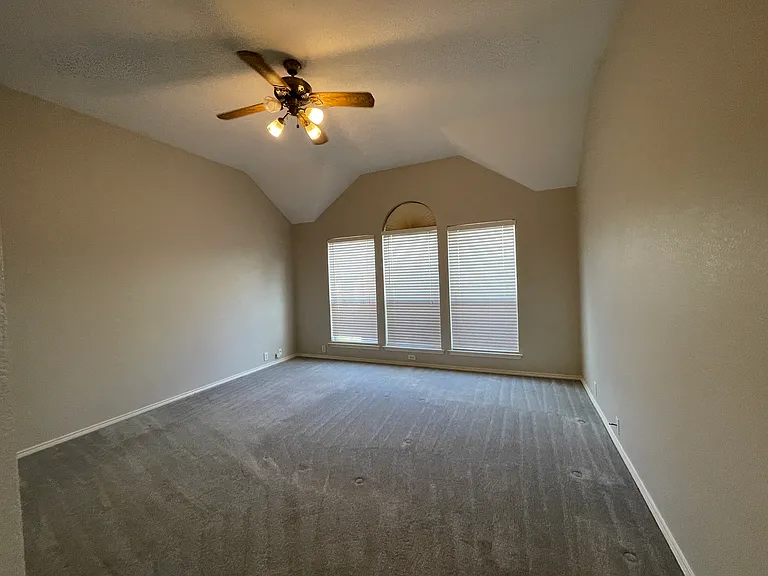 553 Presidio Dr — Photo 15