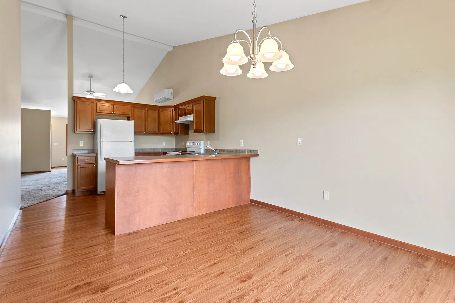 Perry Creek Townhomes - Midland, MI — Photo 4