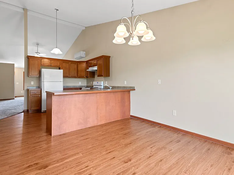 Perry Creek Townhomes - Midland, MI — Photo 4