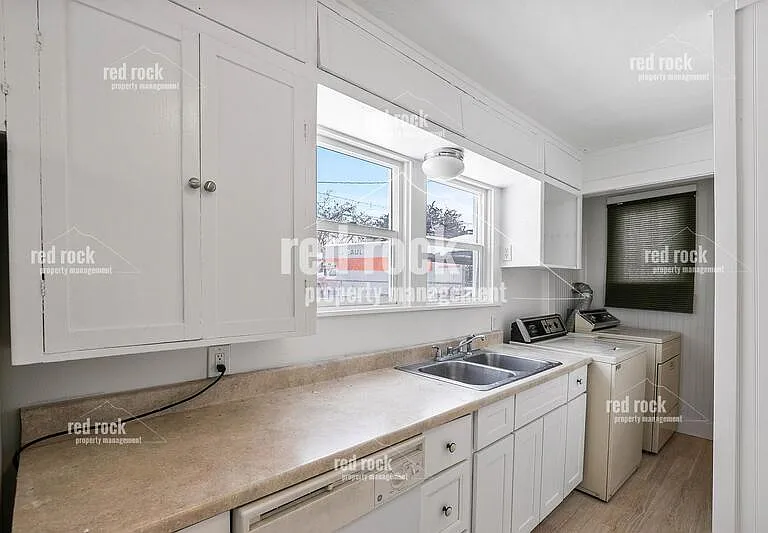 1517 E Bridgeport Ave — Photo 4