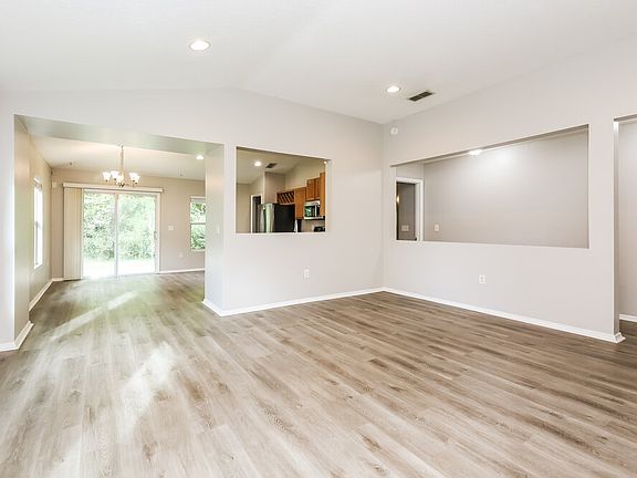 4th image of 11732 Silver Hill Dr