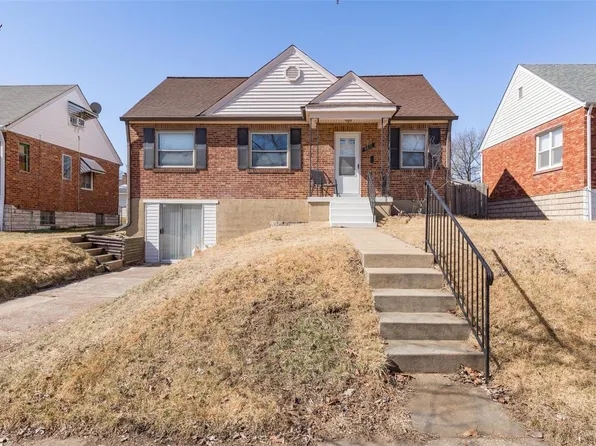 8635 Charlton Ln, Saint Louis, MO 63123