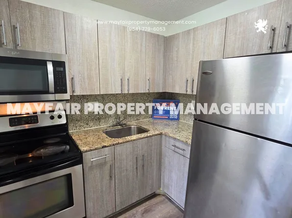 2843 Fillmore St, Hollywood, FL