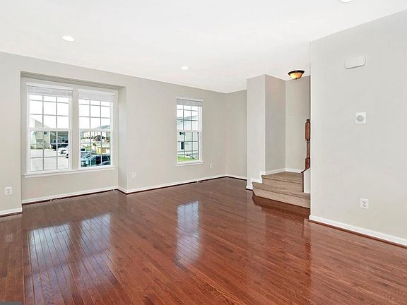 4th image of 113 Montreal Way