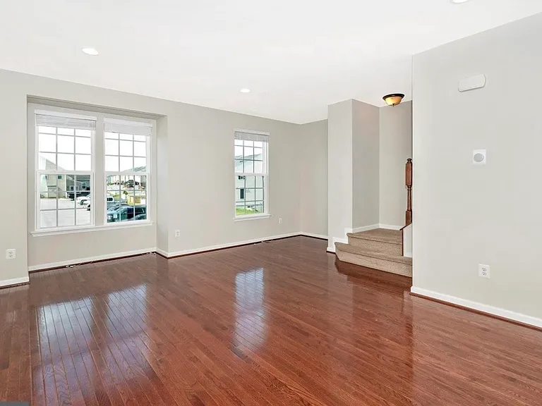 113 Montreal Way — Photo 4