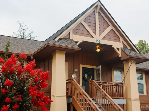 1004 Deermouse Way, Hendersonville, NC 28792