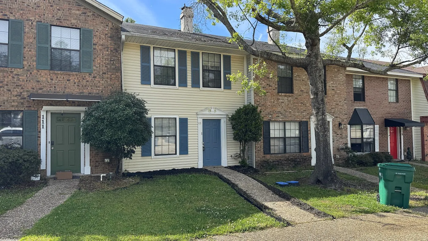 2 bed, 1.5 bath, 1140 sqft, $1,300 — Photo 2