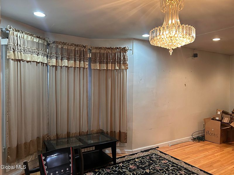 3rd image of 42 Kelton Avenue