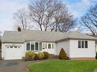 1769 Gerose Ct, East Meadow, NY 11554