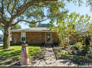 23 Tradewinds Dr, Galveston, TX 77554