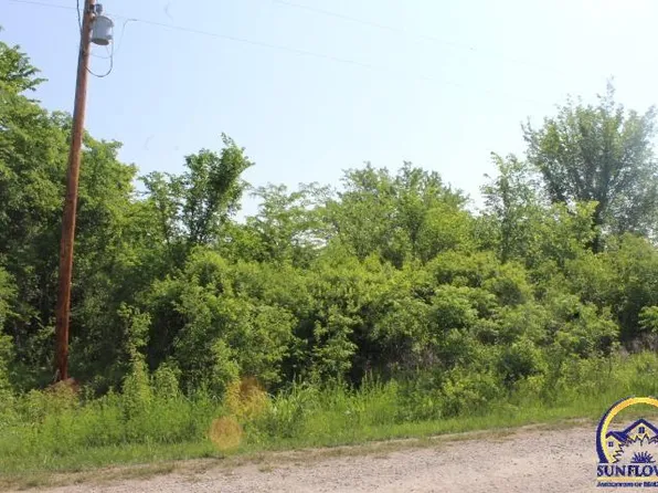 7798 Choctaw Ct, Ozawkie, KS 66070