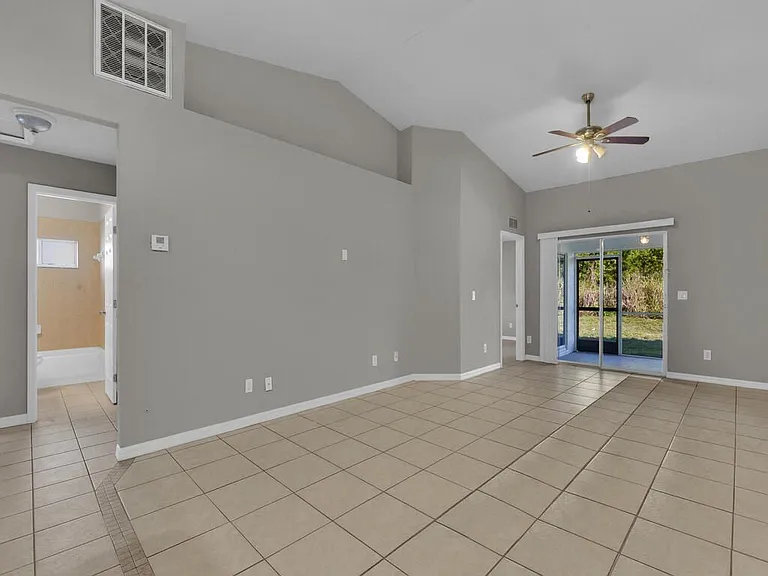 801 Meadow Rd — Photo 5
